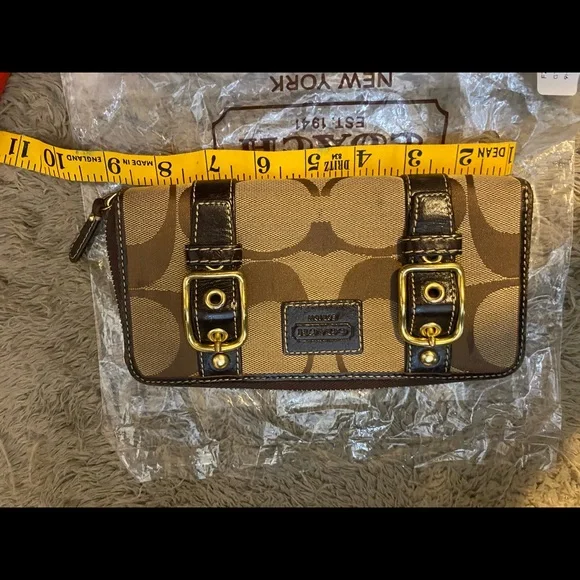 Coach Double buckle Wallet - Picture 9 of 9